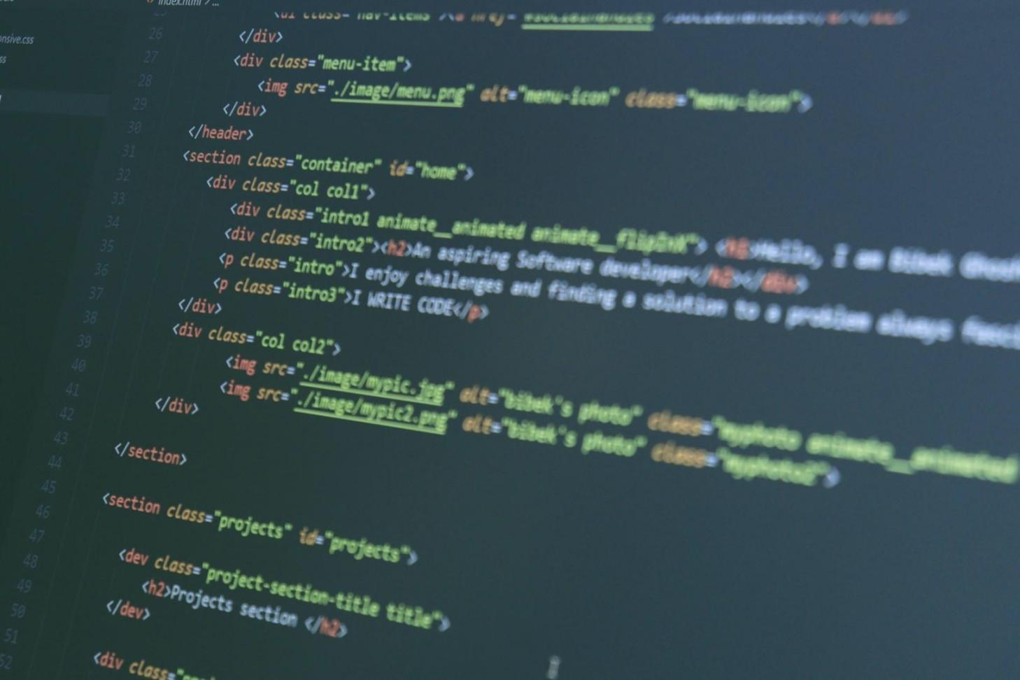 Espacio de aprendizaje profesional equipado con tecnología moderna